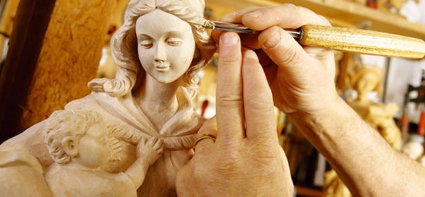 Intagliatori del legno in Sudtirol Alto Adige – tradizione artigianato Gardenese