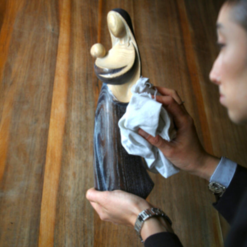 Conserva la Bellezza della Tua Scultura in Legno con Dolfi