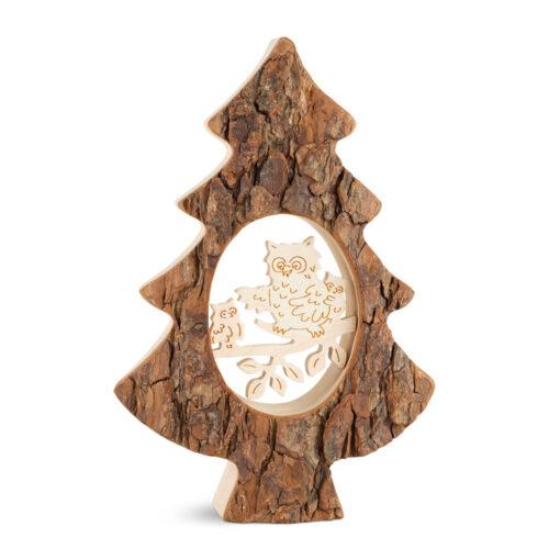 Árbol de corteza con búhos tallados