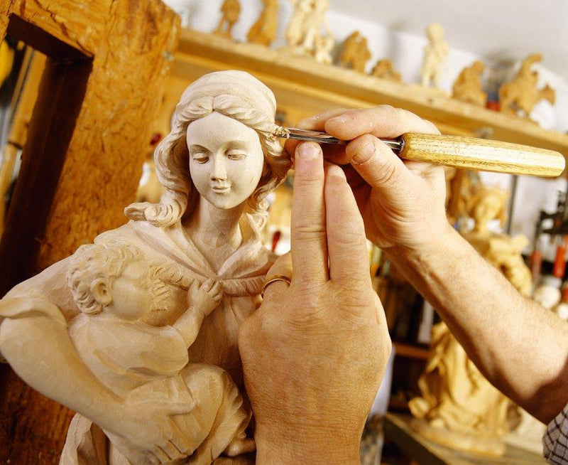 Come nasce una scultura Dolfi? Il viaggio del legno dalla foresta alla tua casa