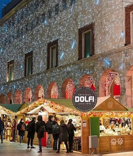 La casetta DOLFI al Mercatino di Natale in Piazza DUOMO a Milano