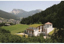DolfiLand: Un Incanto di Arte e Tradizione nelle Dolomiti