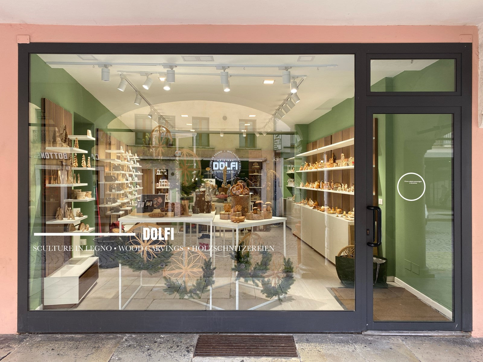 Realizza il tuo sogno imprenditoriale con Dolfi: Unisciti al nostro Franchising Made in Italy!
