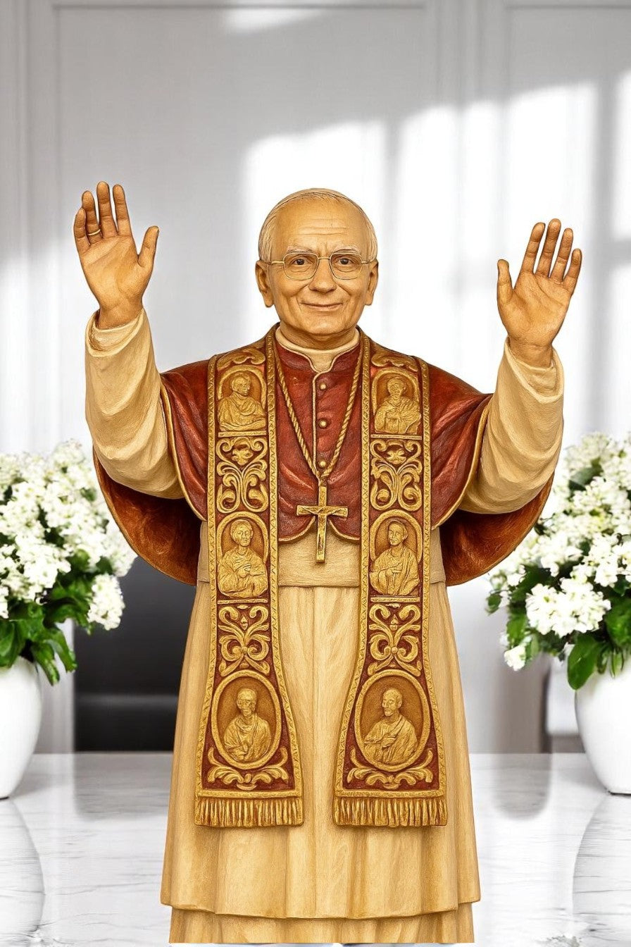 Papa Leone XIV: nasce la statua in legno scolpita a mano, disponibile su richiesta in ogni misura