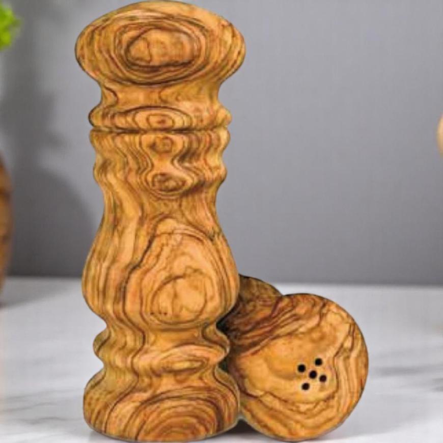 Oggetti da cucina in legno di olivo