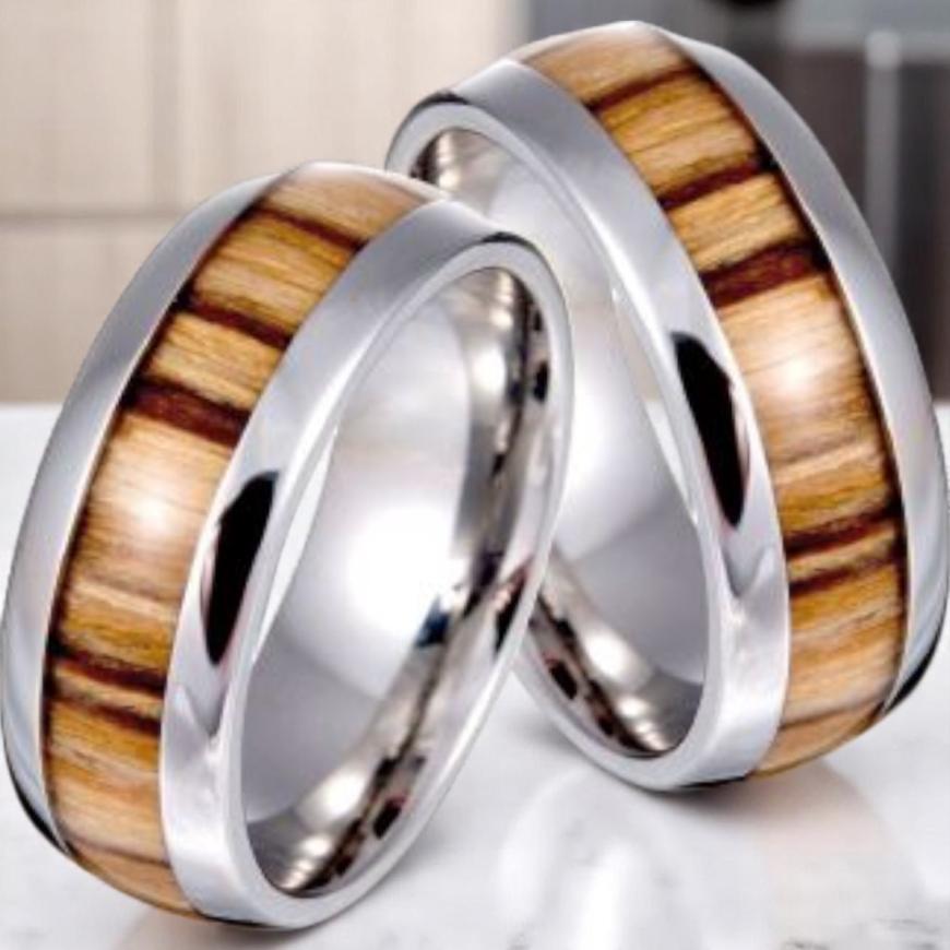 Anelli in legno e pietre Swarovski