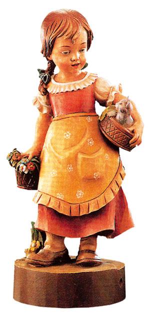 Figurine en bois petite fille avec panier