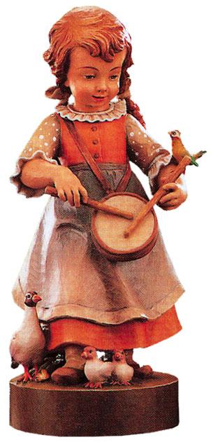 Sculpture en bois Petite fille avec tambourin