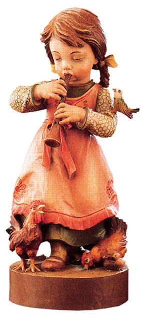 Fille jouant de la flûte en bois