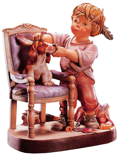 Statuina in legno Bimbo che gioca