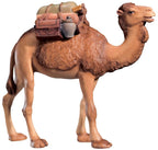 Kamel stehend mit Gepäck und Geschenke - mit Ölfarben lasiert