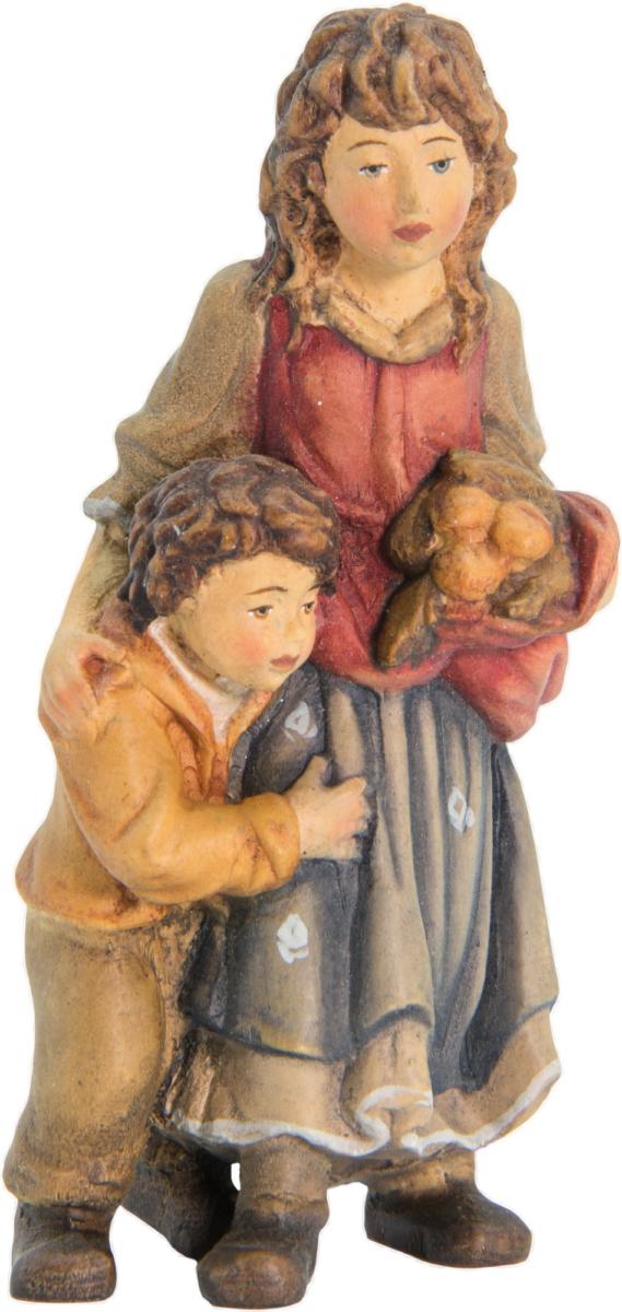 Bergère embrassant un enfant en bois