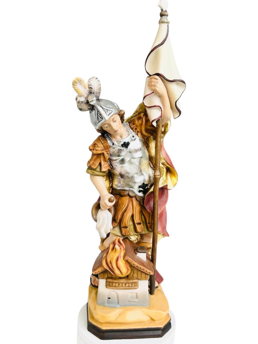Saint Florian sculpté en bois avec drapeau