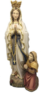 Lourdes Madonna mit Krone und Bernadette Holz Statue - mit Ölfarben lasiert