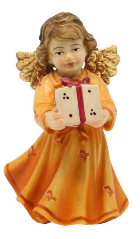 Ange avec cadeau en bois