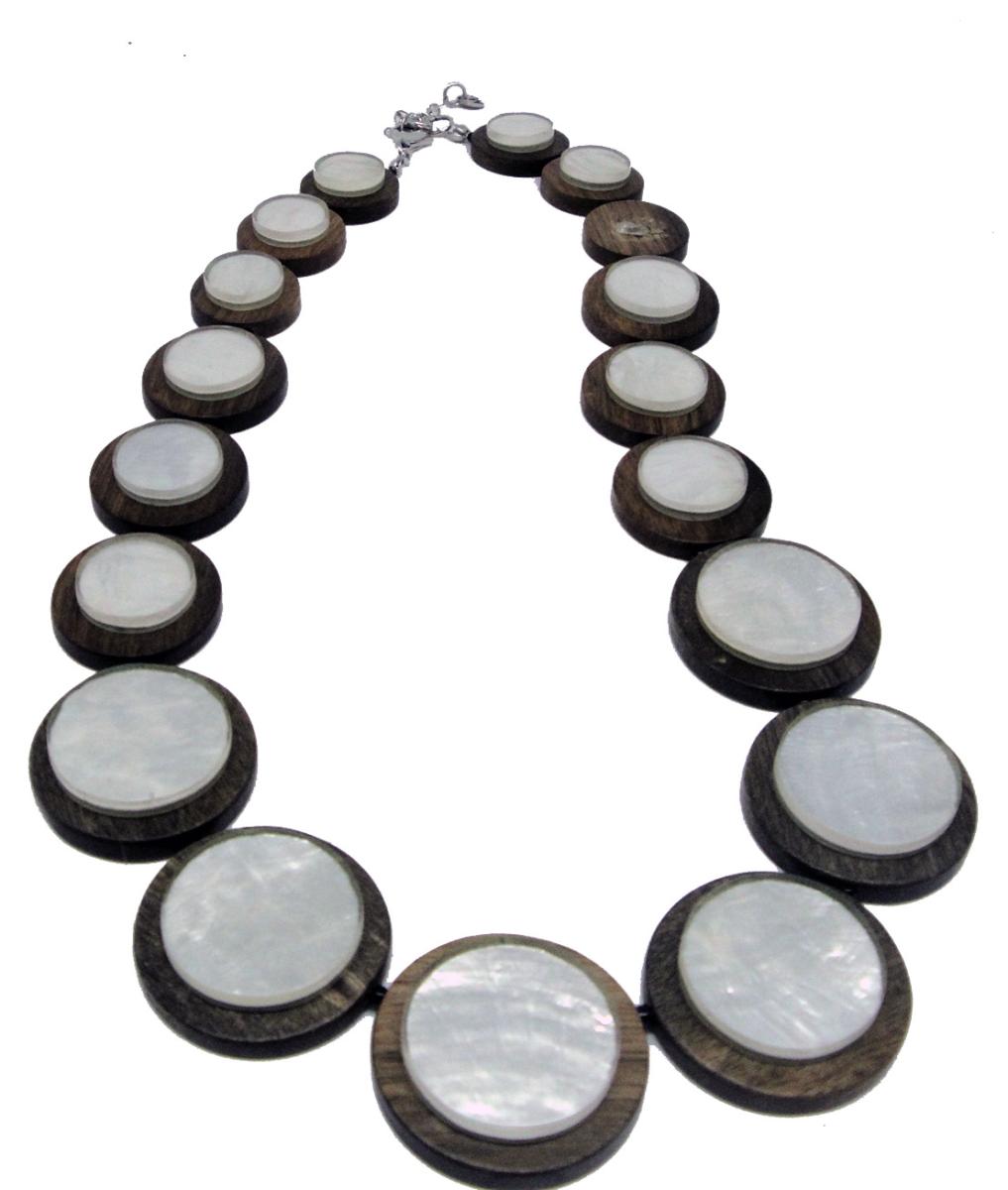 Collier en bois de noyer et nacre