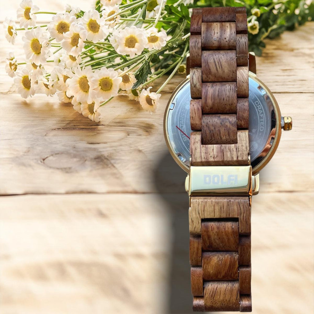 Orologio in legno con quadrante verde