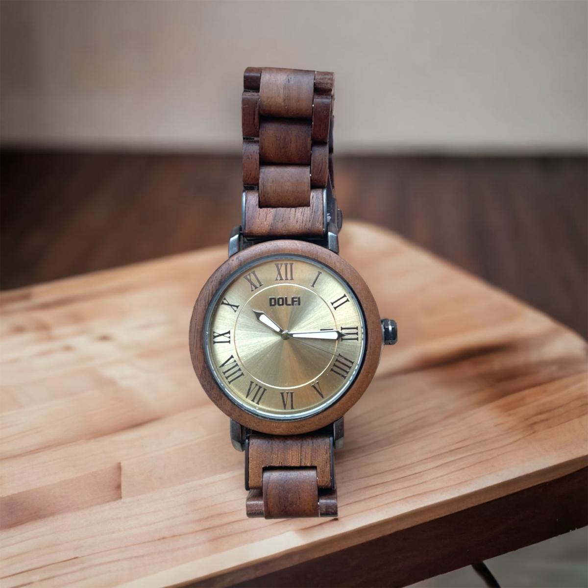 Horloge en bois unique avec cadran doré