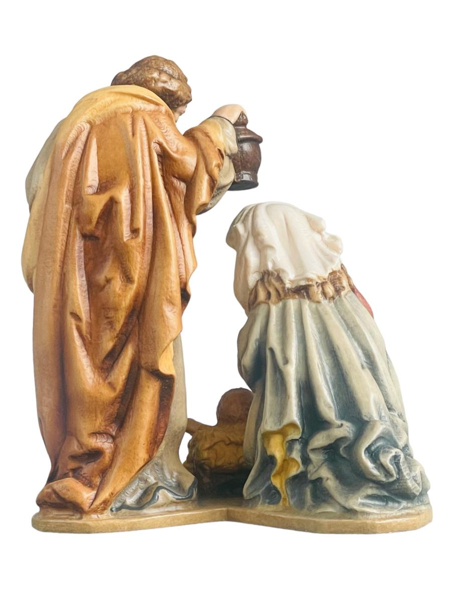 Crèche avec la Sainte Famille en bois