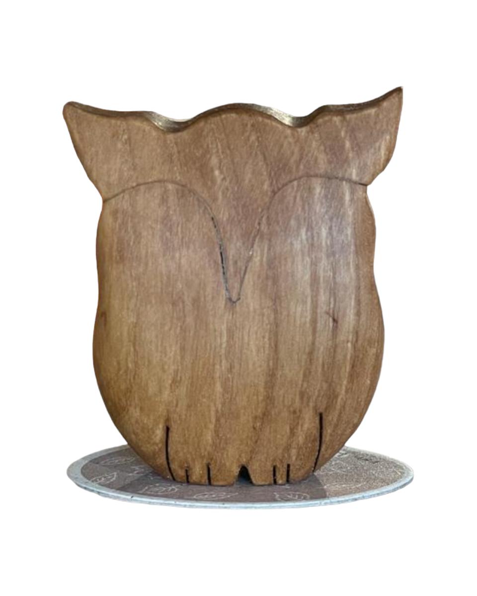 Hibou en bois sculpté à la main
