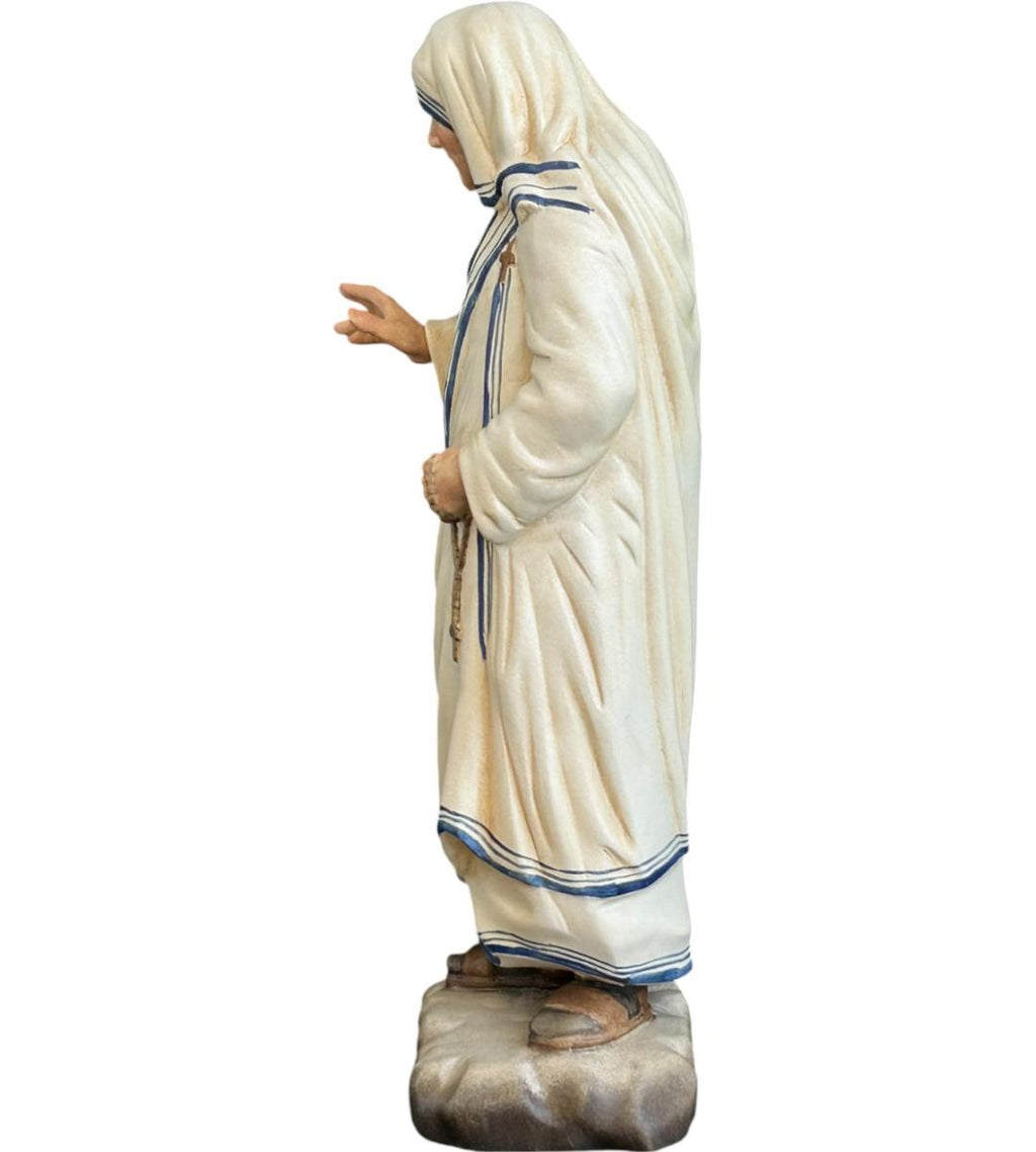 Statue en bois de Mère Teresa de Calcutta