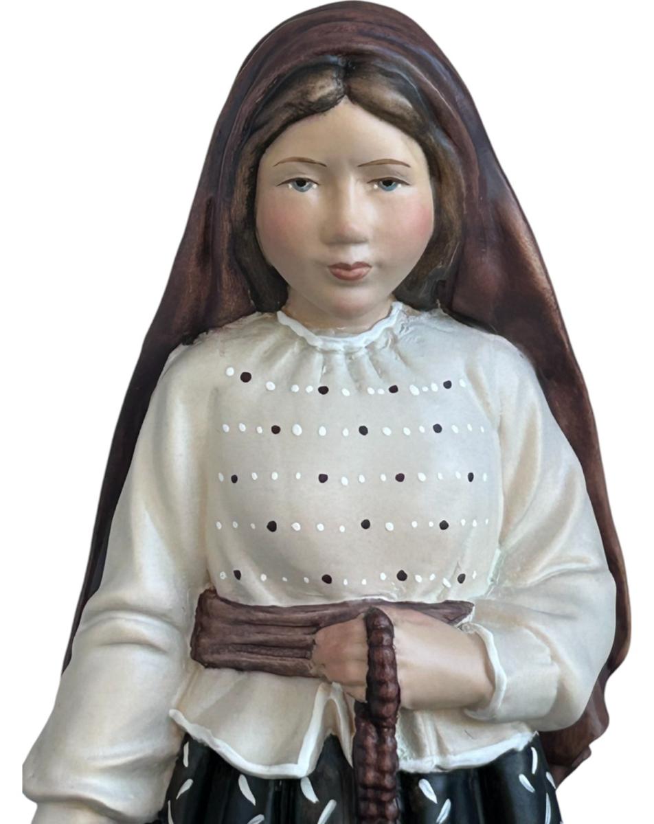Jacinta aus Fatima Holz geschnitzt - mit Ölfarben lasiert