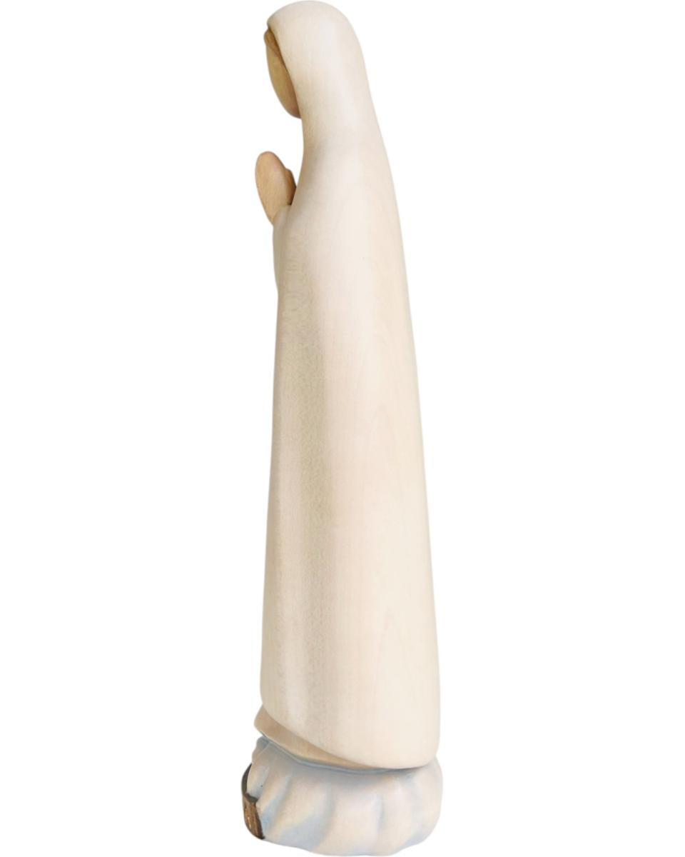 Fatima Madonna aus Holz modern - mit Ölfarben lasiert