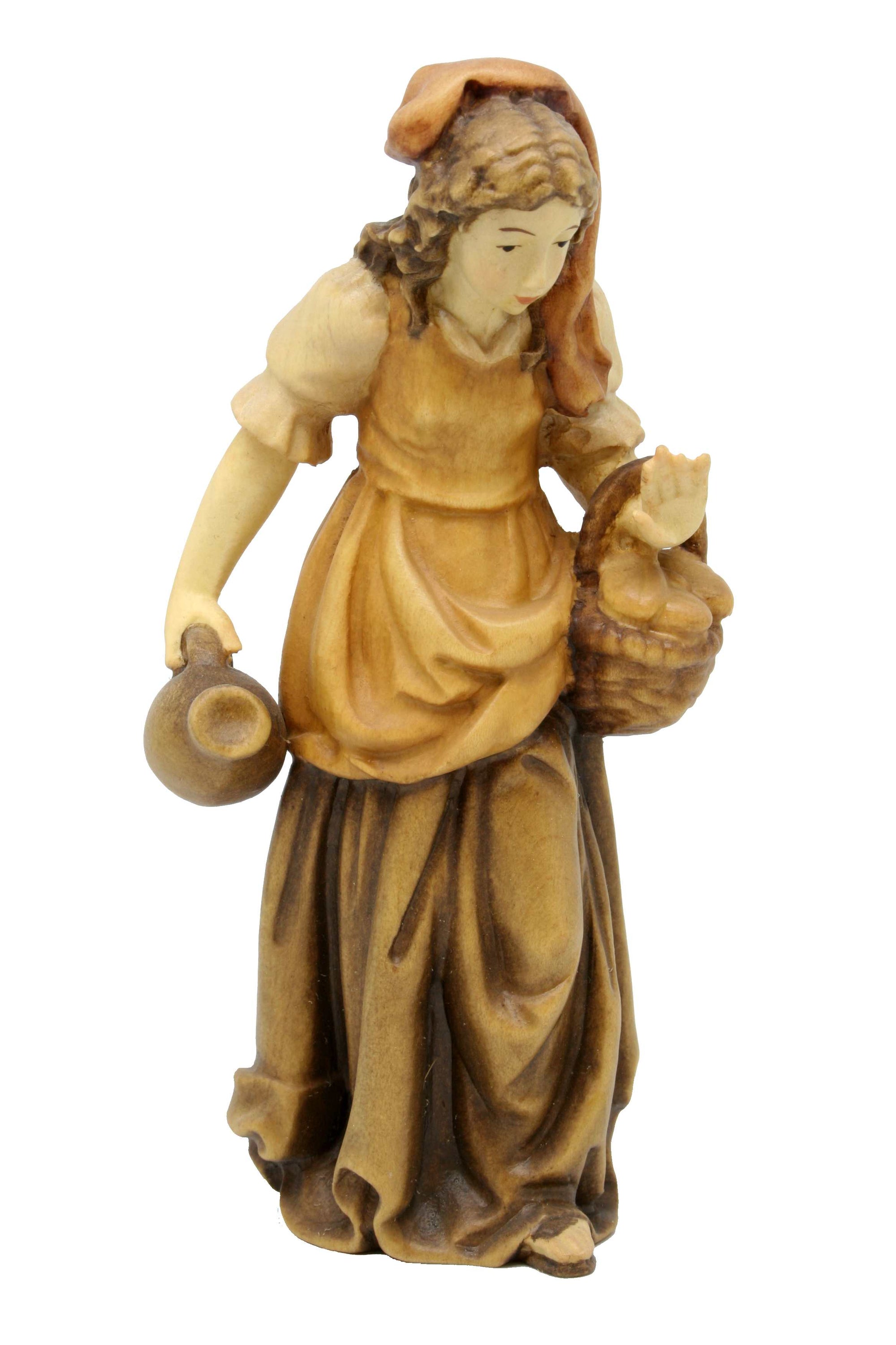 Bergère avec cruche à eau en bois et panier de fruits