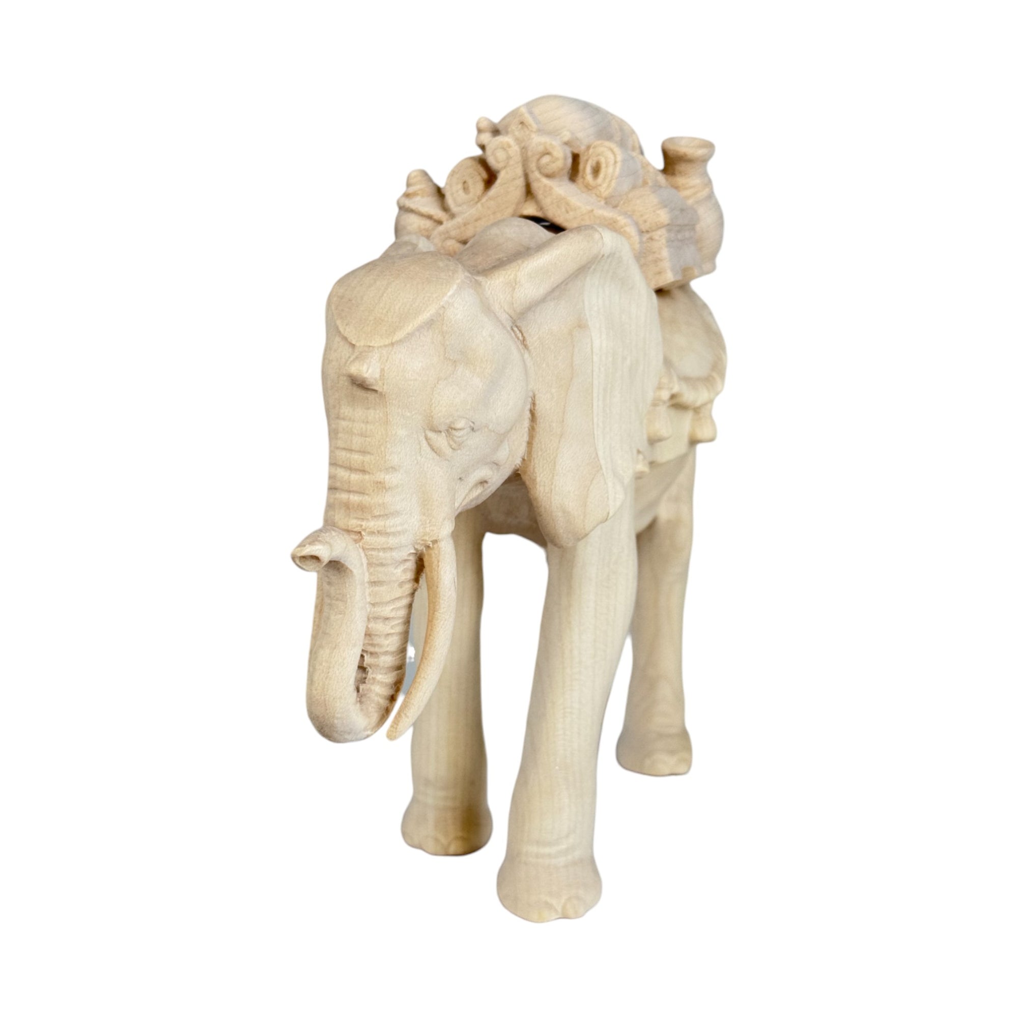 Eléphant avec selle et cadeaux