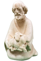 Figurine en bois de berger agenouillé