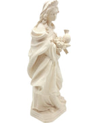Sainte Elisabeth sculptée en bois avec une cruche