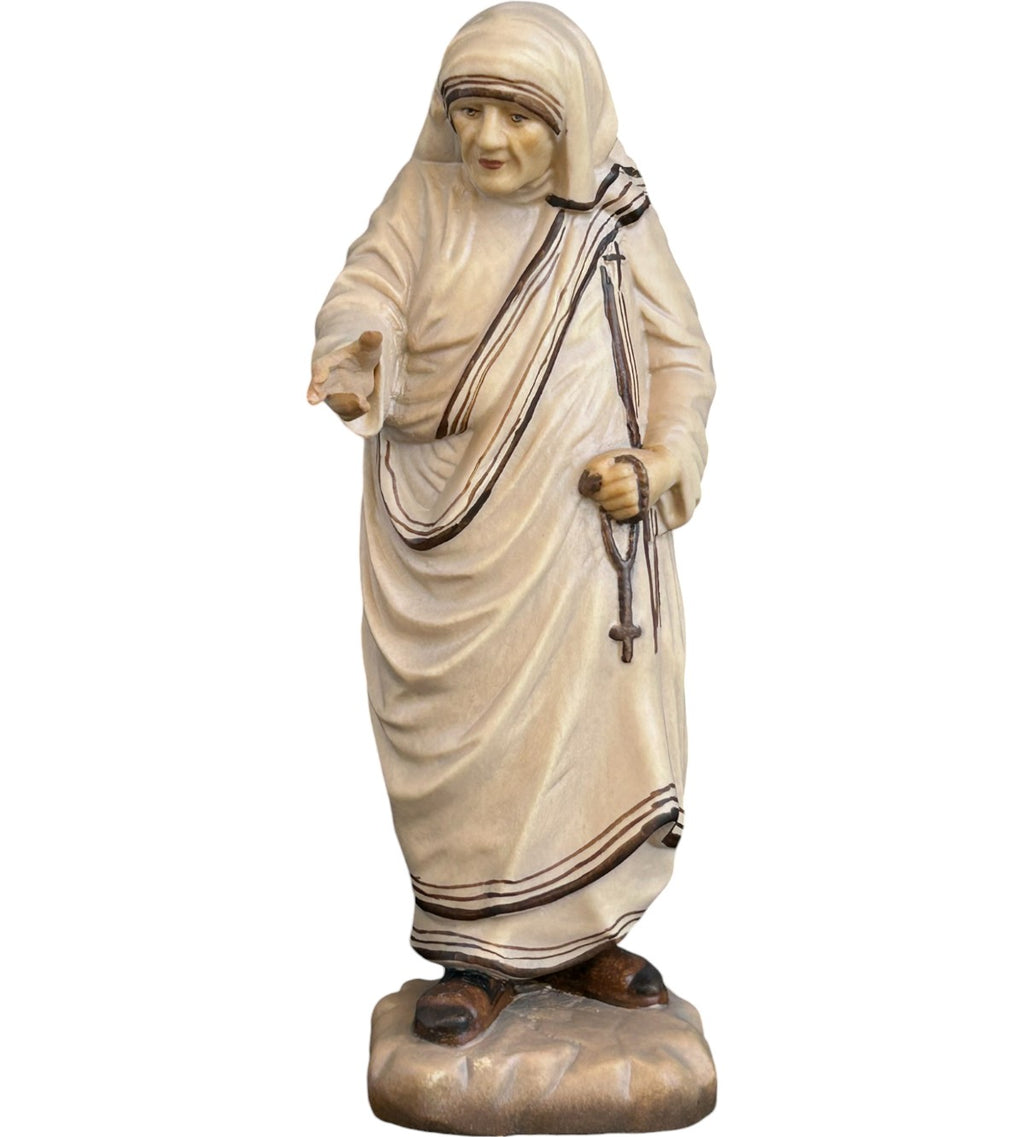 Statue en bois de Mère Teresa de Calcutta
