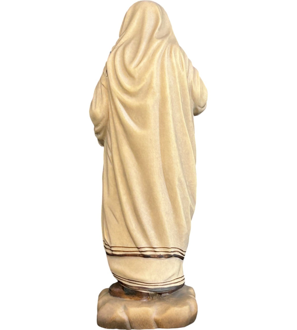Statue en bois de Mère Teresa de Calcutta