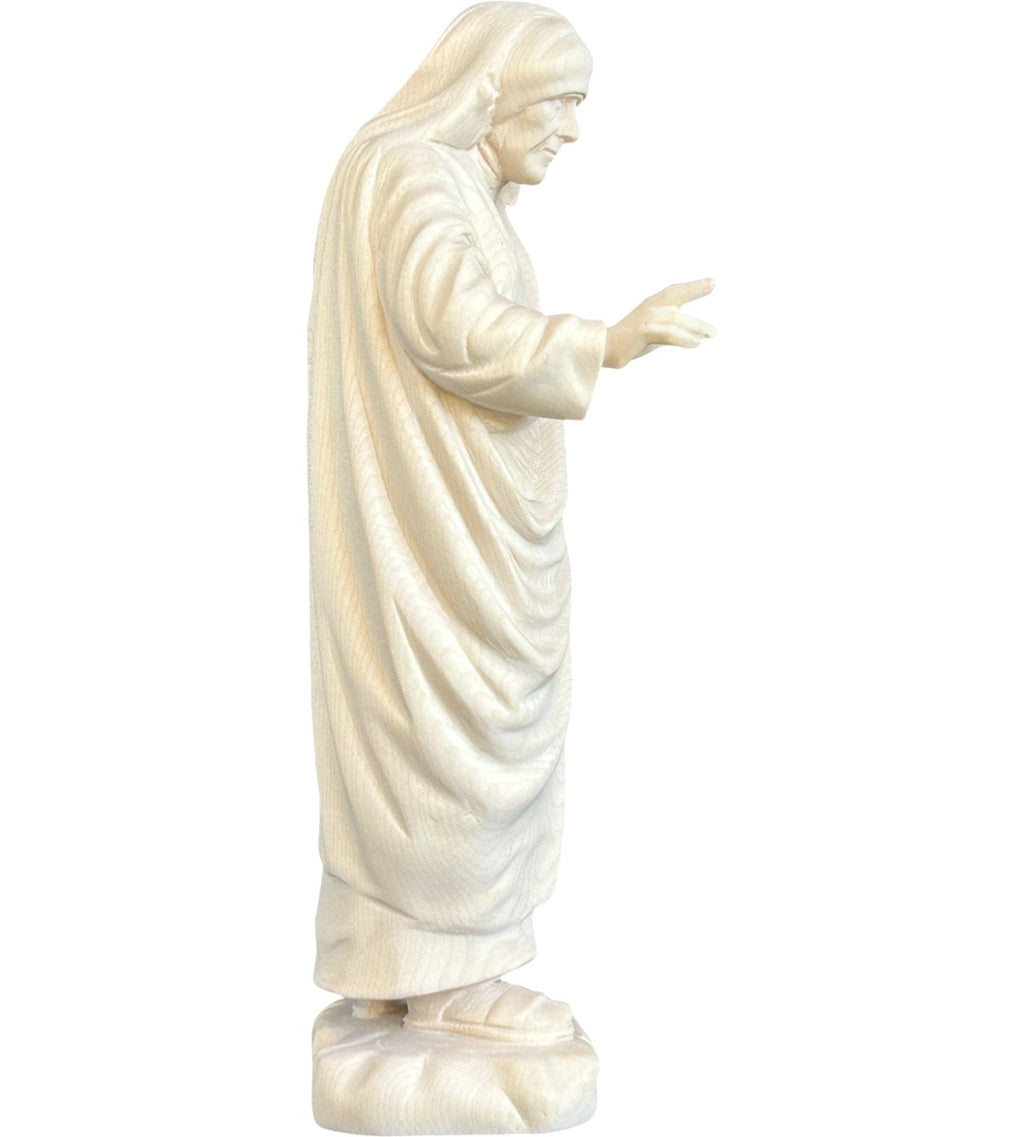 Statue en bois de Mère Teresa de Calcutta