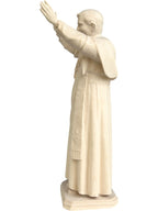 Statue en bois du pape Benoît XVI