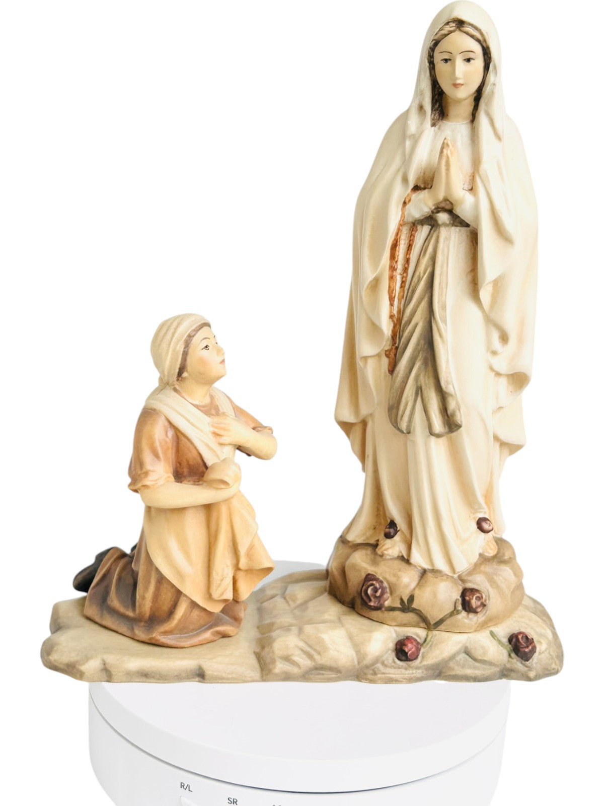 Lourdes Madonna mit Bernadette in einem Block - mit Ölfarben lasiert