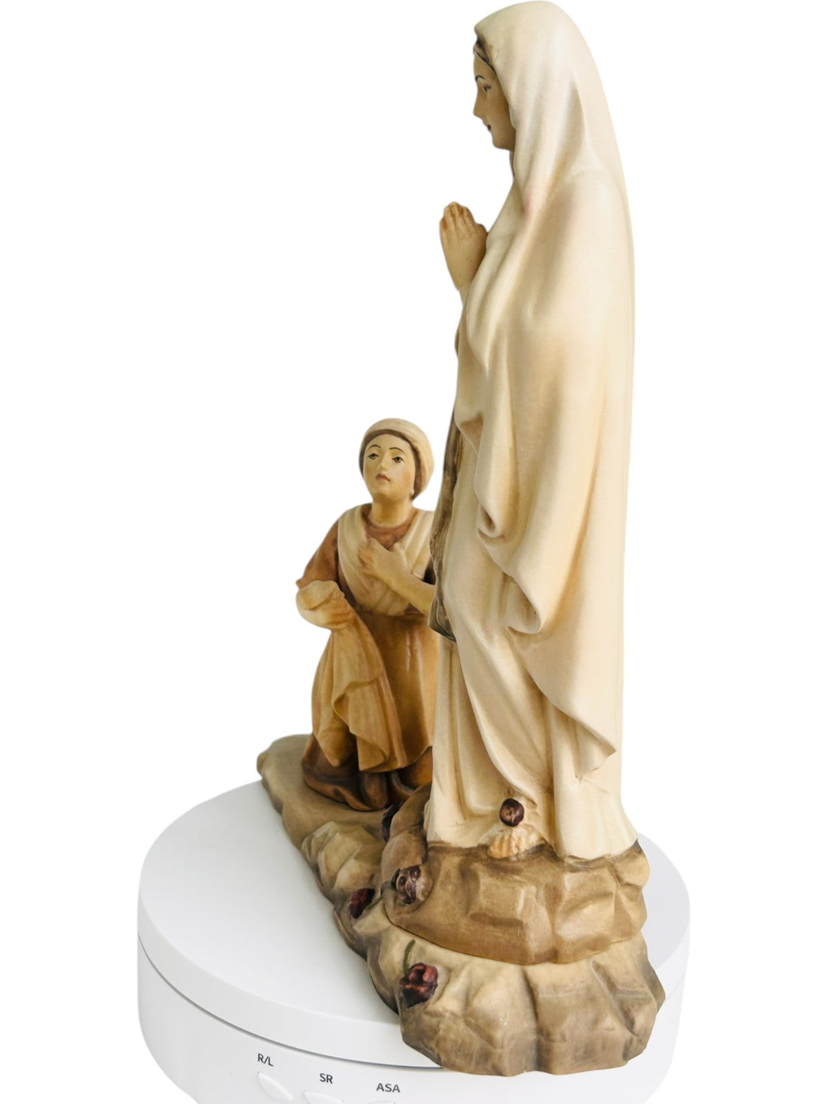 Lourdes Madonna mit Bernadette in einem Block - mit Ölfarben lasiert