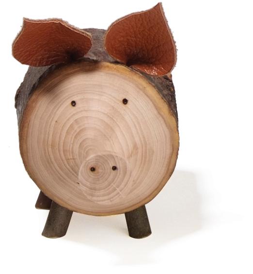 Petit cochon en bois et écorce