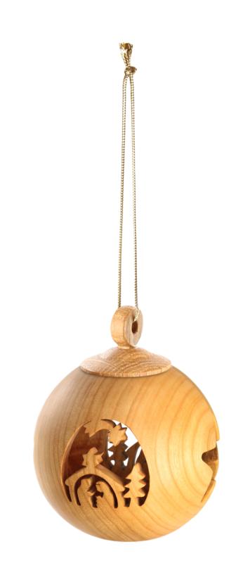Boule de Noël en bois avec famille sacrée