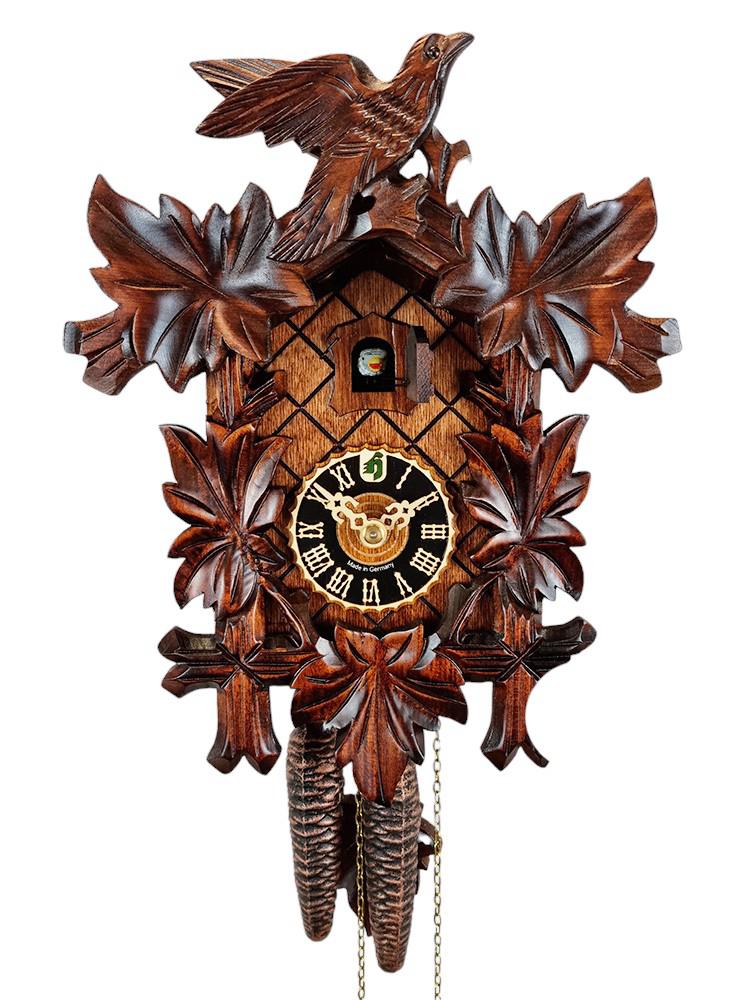 Traditionelle Kuckucksuhr mit Tageswerk