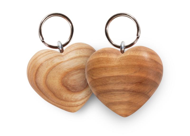 Porte-clés cœur en bois sculpté