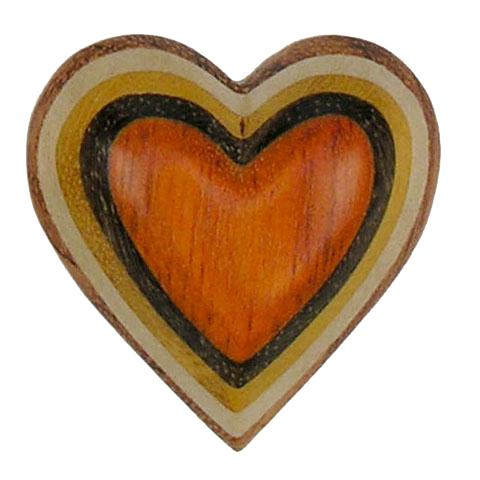 Aimant en forme de coeur peint