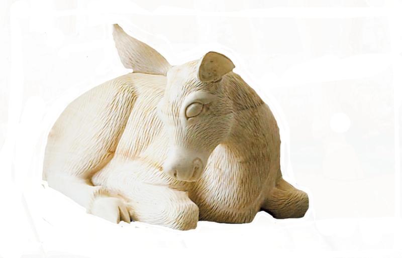 Cerf en bois de tilleul finement sculpté