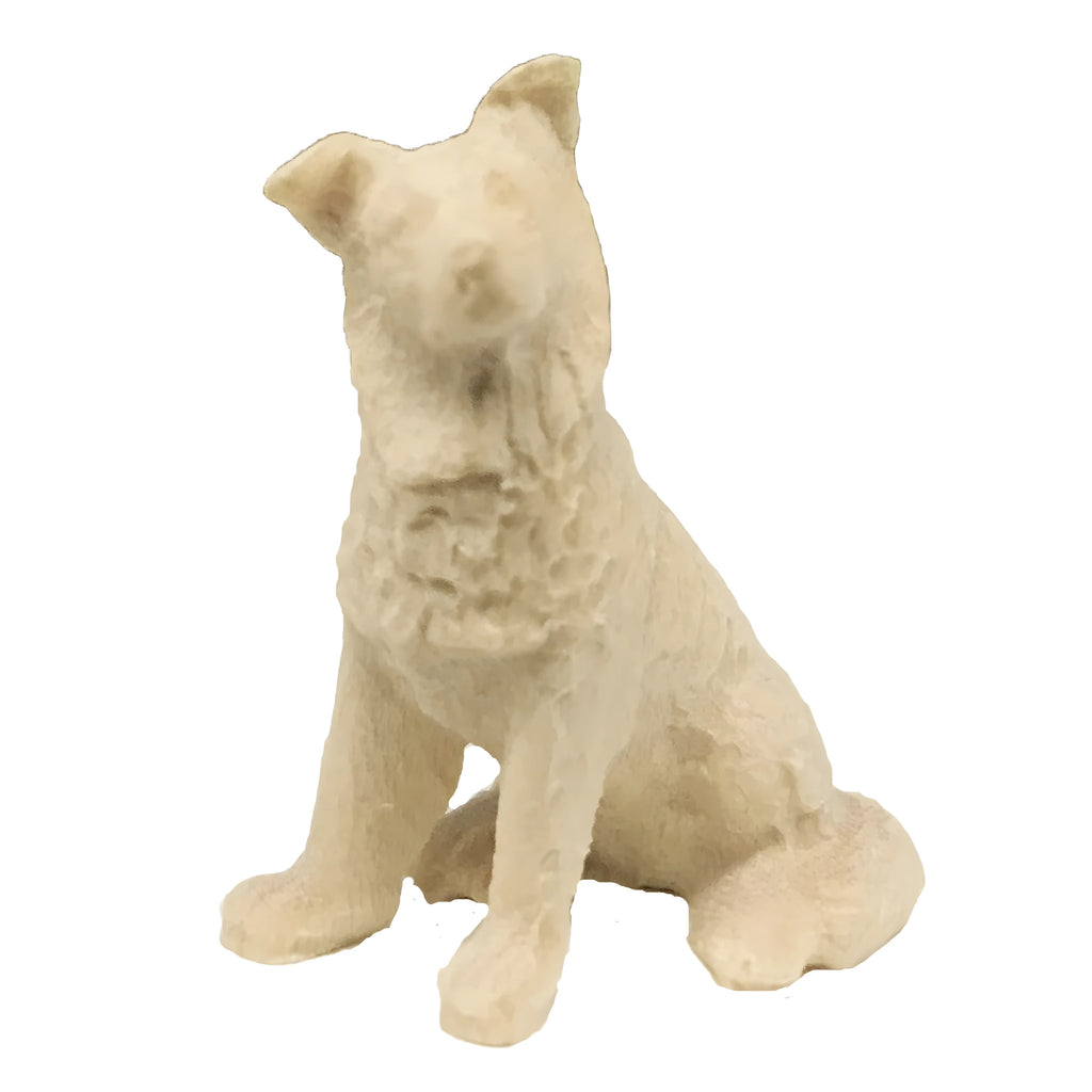 Cane Pastore Seduto in Legno d'Acero della Val Gardena – Figura da Presepe