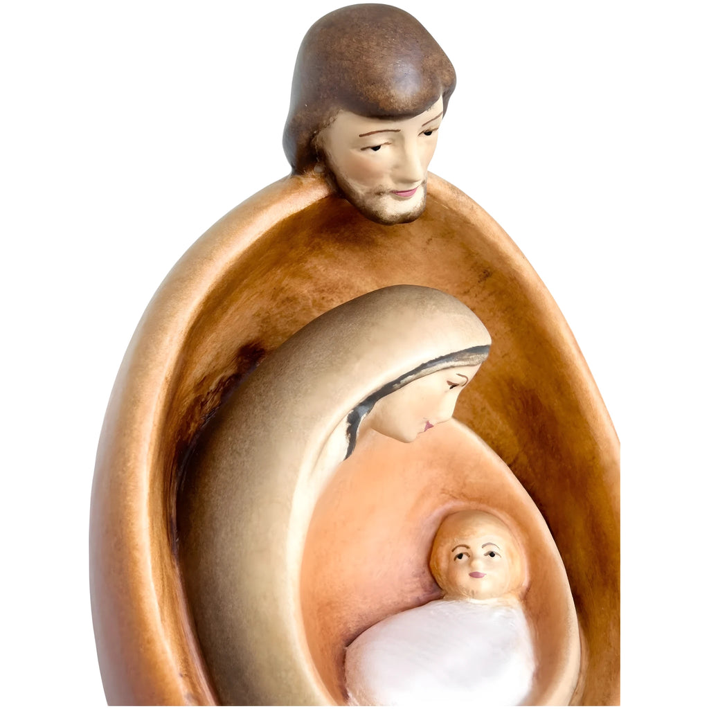 Stilisierte Heilige Familie aus Ahornholz – Moderne Krippenskulptur