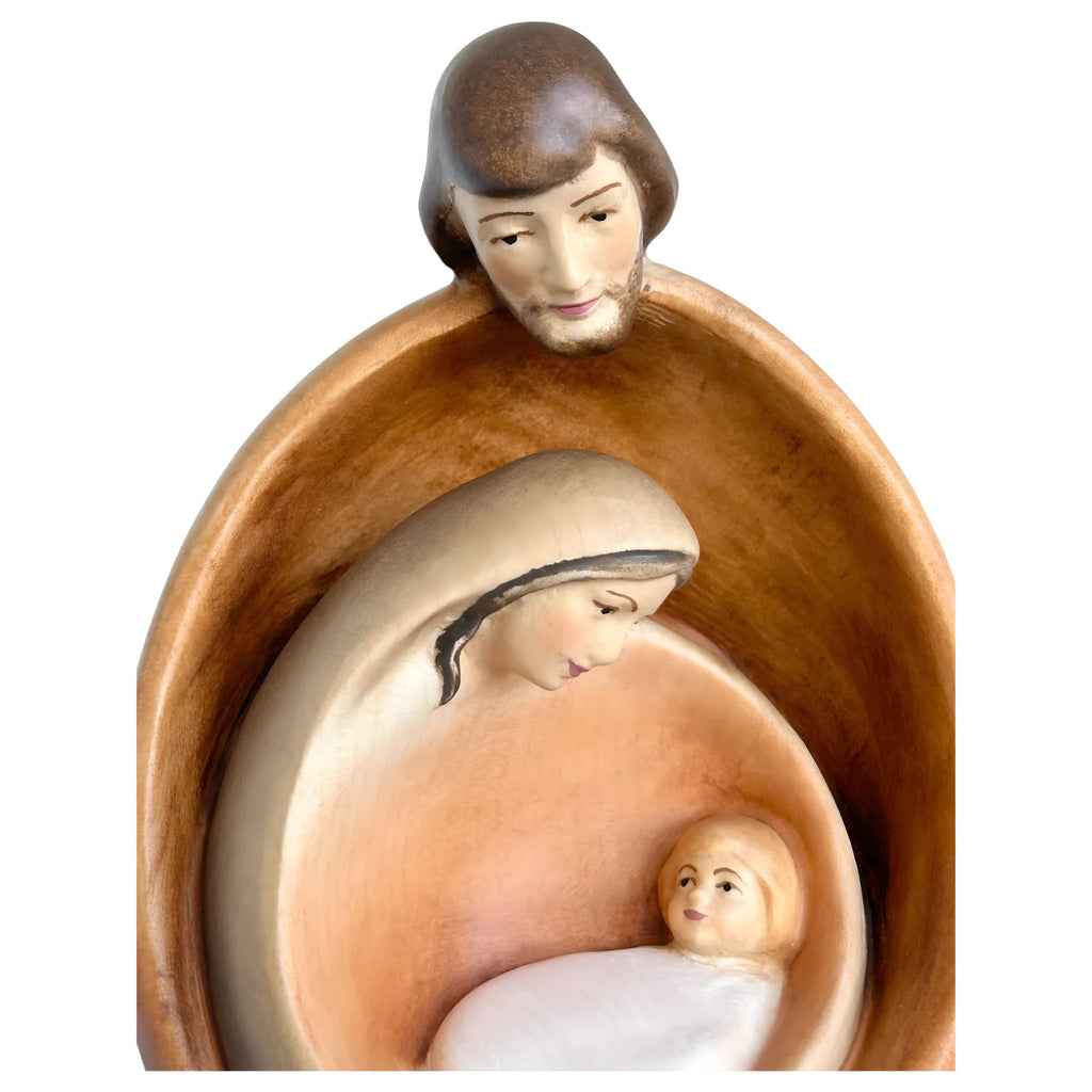 Stilisierte Heilige Familie aus Ahornholz – Moderne Krippenskulptur