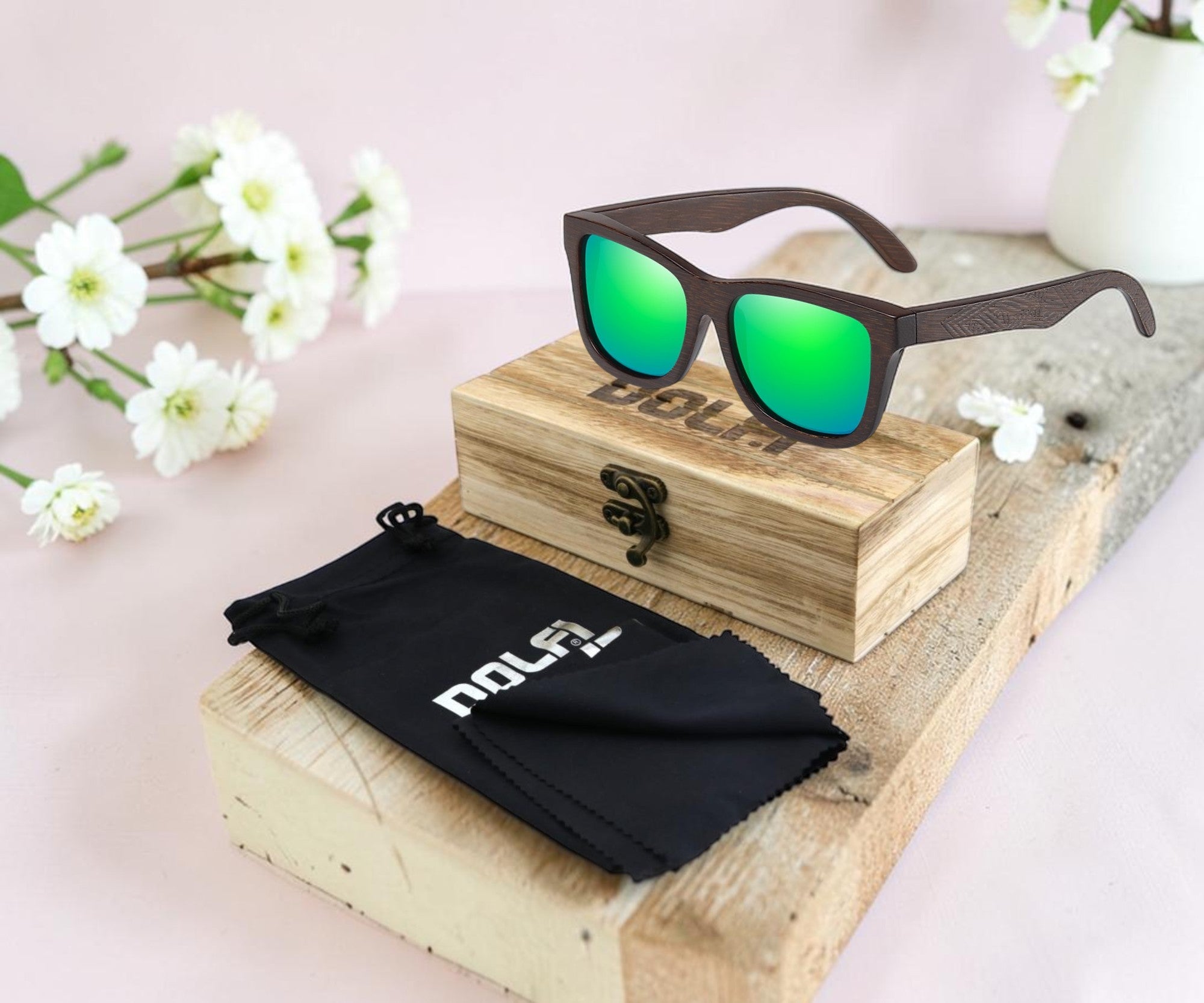 Lunettes de Soleil en Bois de Noyer Noble | Verres Polarisés Miroir Verts | Dolfi