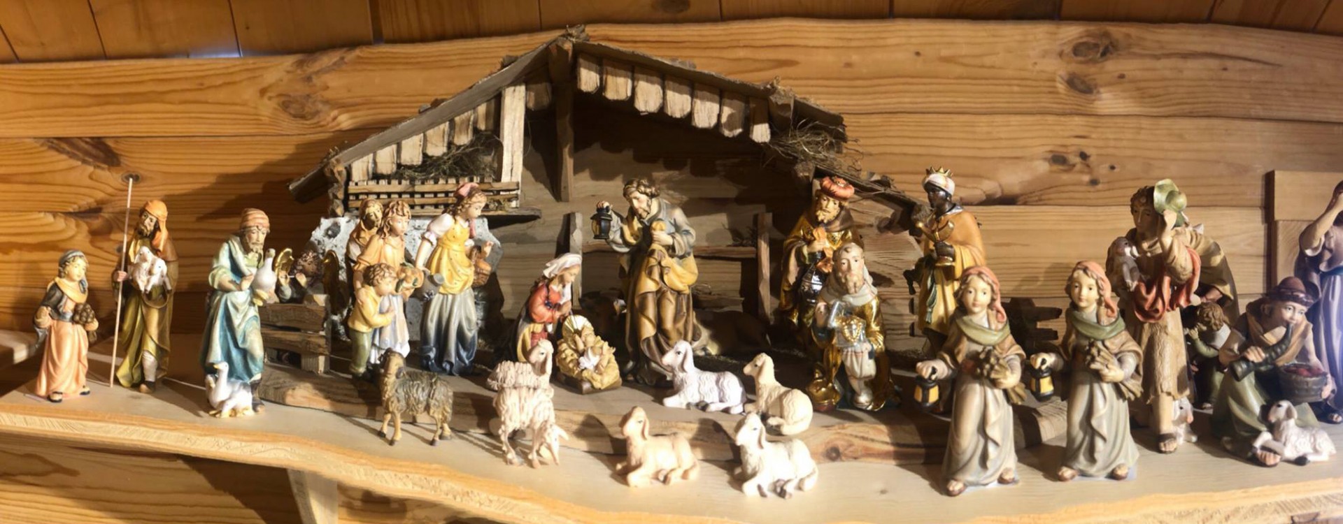 Sacred art: 10 different types of wooden figures for unique nativity scenes