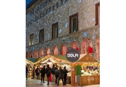 La casetta DOLFI al Mercatino di Natale in Piazza DUOMO a Milano